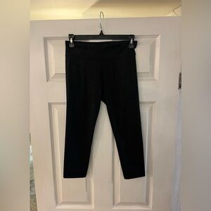 2/$20 - Under Armour Dark Grey Yoga Cropped Exercise Leggings | Small